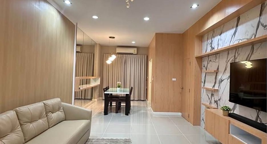 For rent 3 bedrooms townhouse in Lat Krabang, Bangkok