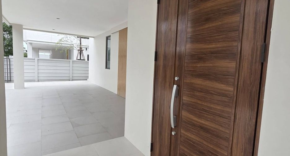 For rent 5 bedrooms house in Lat Krabang, Bangkok