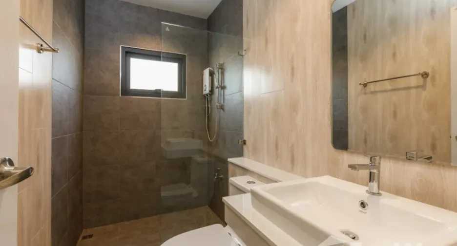 Casa en venta de 5 habitaciones en Saraphi, Chiang Mai
