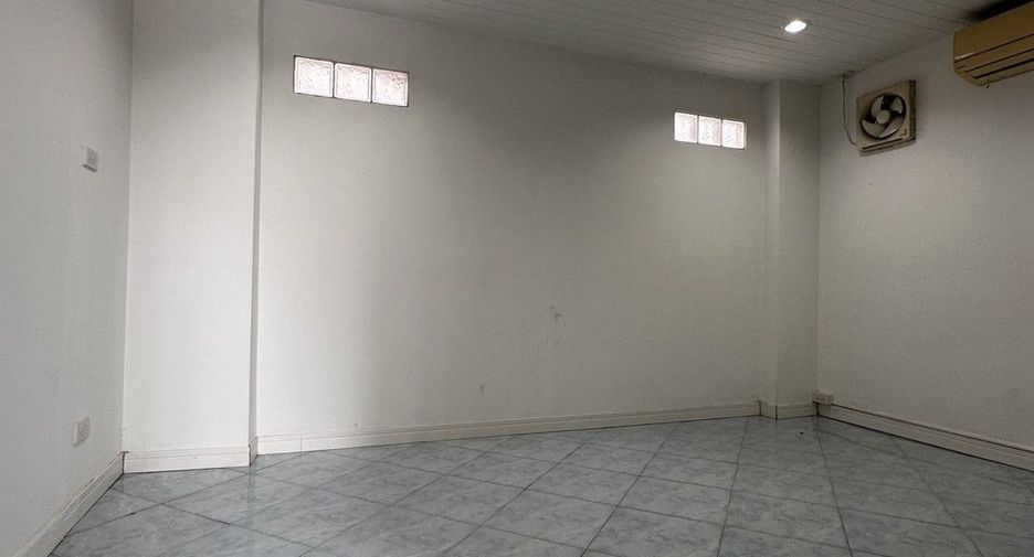 For rent 3 bedrooms house in San Sai, Chiang Mai