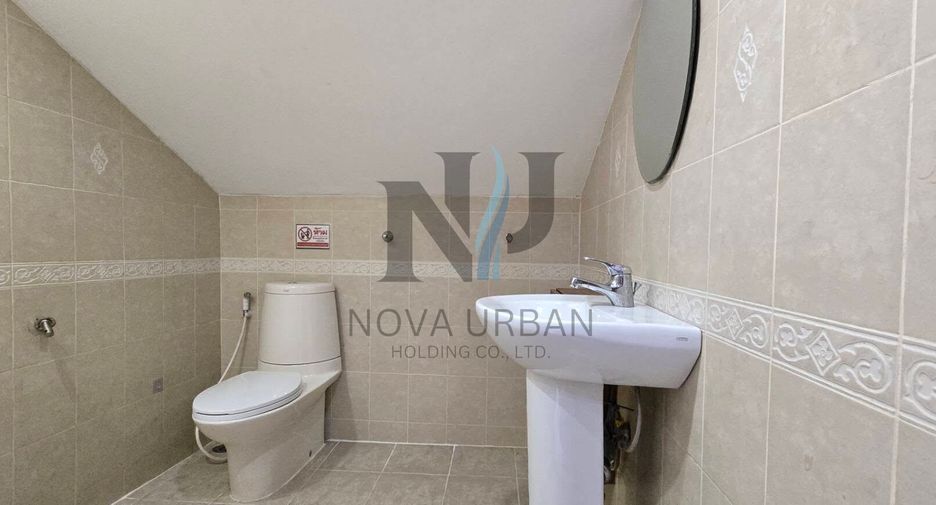 For rent 4 bedrooms townhouse in Bang Lamung, Chonburi