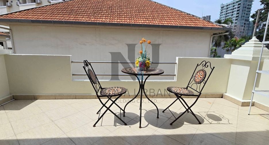 For rent 4 bedrooms townhouse in Bang Lamung, Chonburi