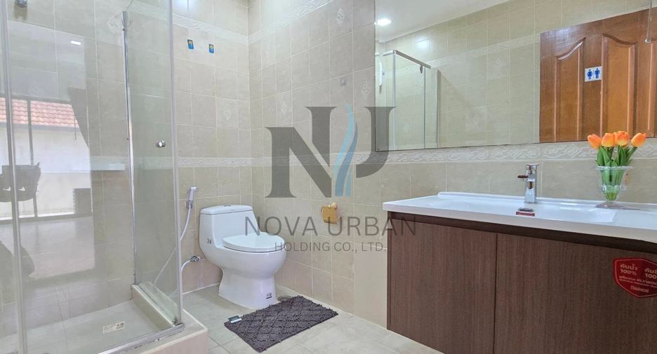For rent 4 bedrooms townhouse in Bang Lamung, Chonburi