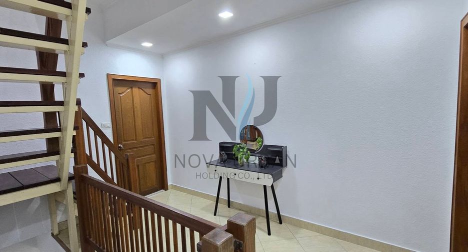 For rent 4 bedrooms townhouse in Bang Lamung, Chonburi