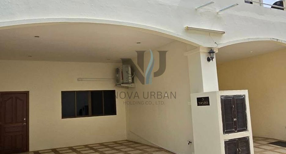 For rent 4 bedrooms townhouse in Bang Lamung, Chonburi