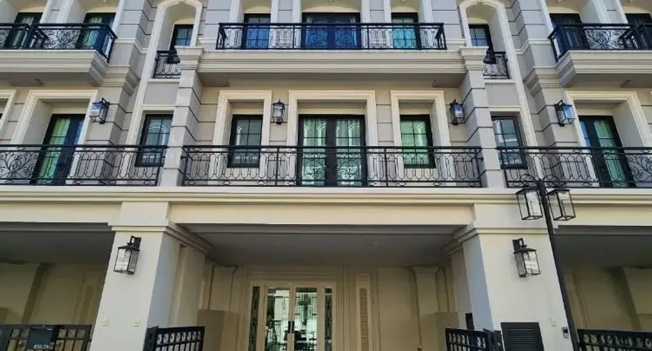 À louer 3 chambres maison à Yan Nawa, Bangkok
