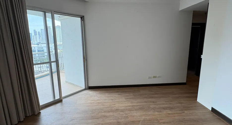 For rent 3 bedrooms apartment in Sathon, Bangkok