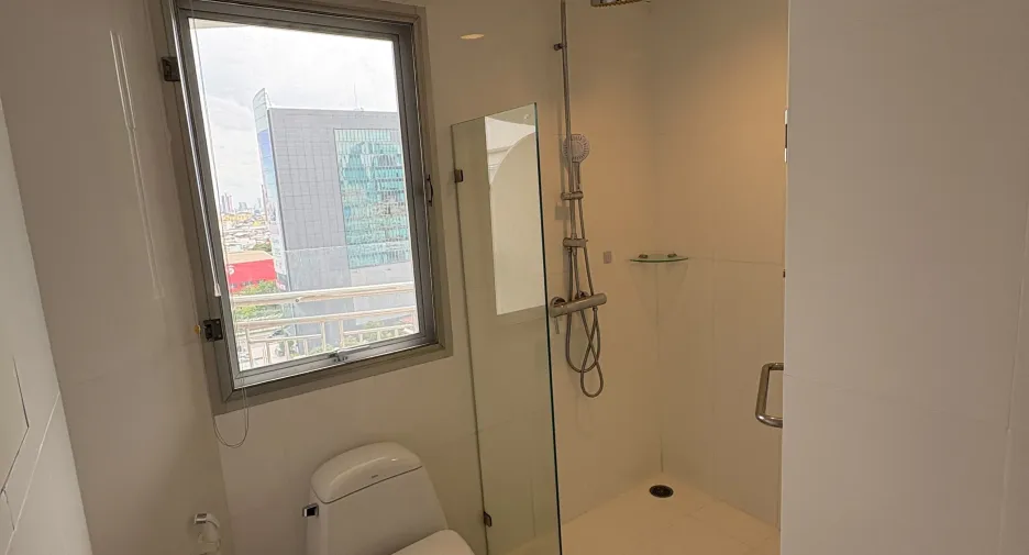 For rent 3 bedrooms apartment in Sathon, Bangkok