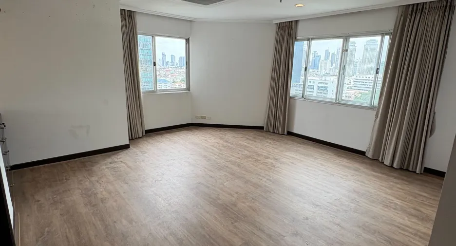 For rent 3 bedrooms apartment in Sathon, Bangkok
