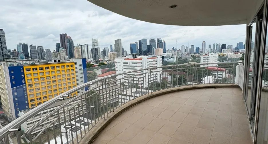 For rent 3 bedrooms apartment in Sathon, Bangkok
