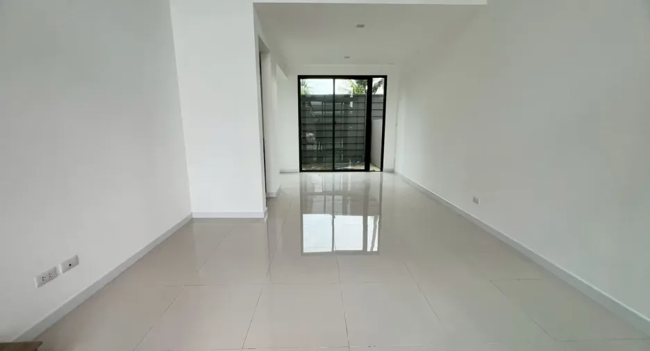 For rent 3 bedrooms townhouse in Bang Khae, Bangkok