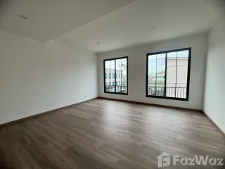 For rent 3 bedrooms townhouse in Bang Khae, Bangkok