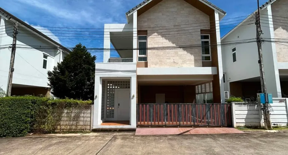 For rent 3 bedrooms villa in Mueang Phuket, Phuket