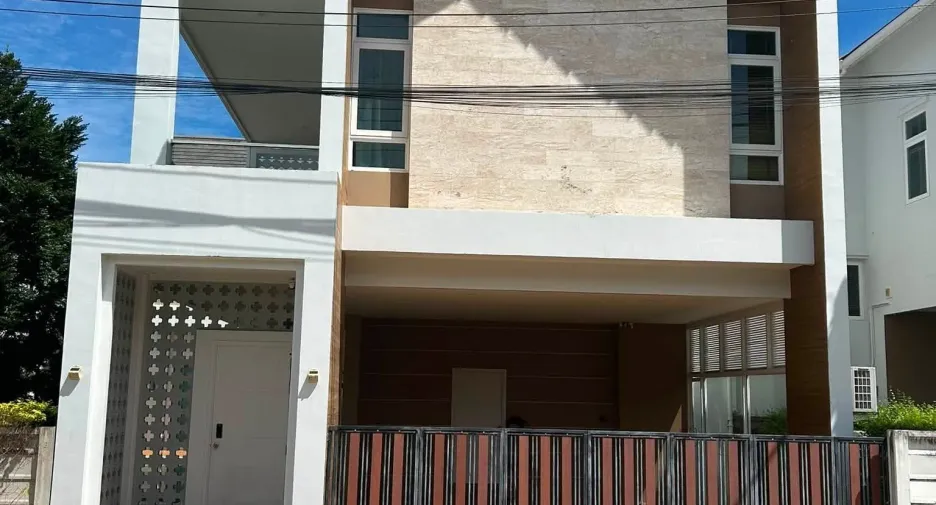For rent 3 bedrooms villa in Mueang Phuket, Phuket