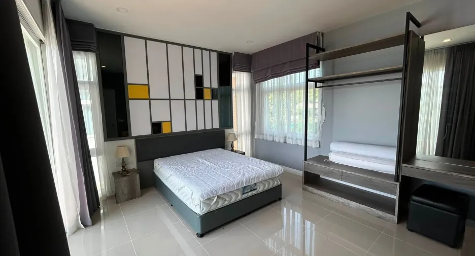 For rent 3 bedrooms villa in Mueang Phuket, Phuket