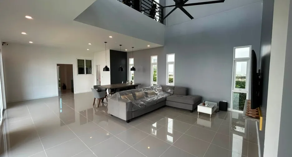 For rent 3 bedrooms villa in Mueang Phuket, Phuket