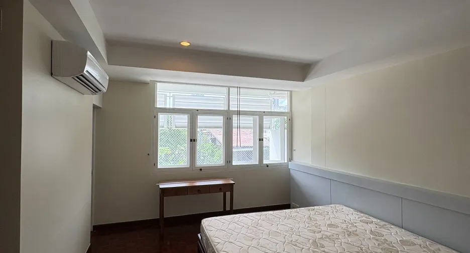 For rent 4 bedrooms apartment in Sathon, Bangkok