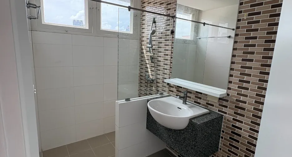 For rent 4 bedrooms apartment in Sathon, Bangkok