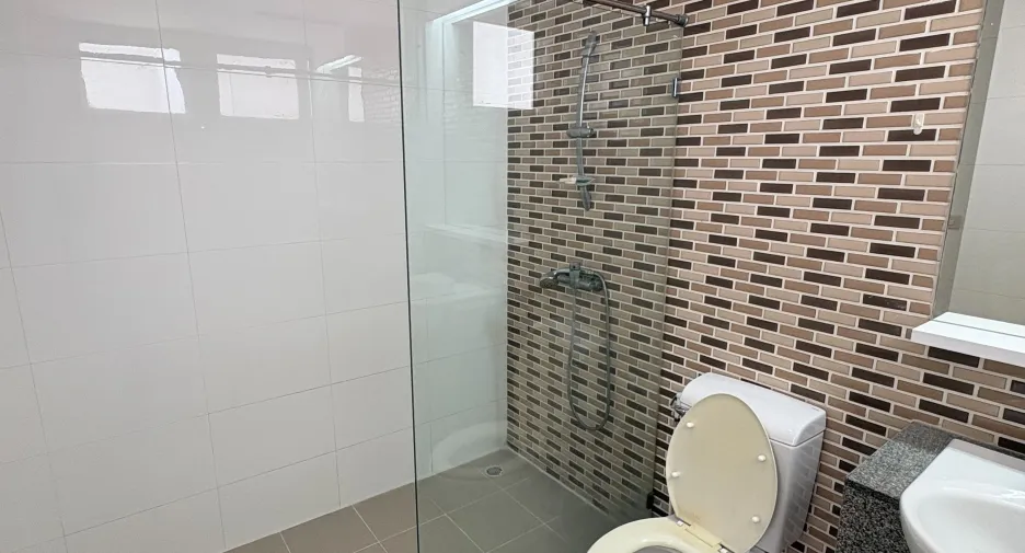 For rent 4 bedrooms apartment in Sathon, Bangkok
