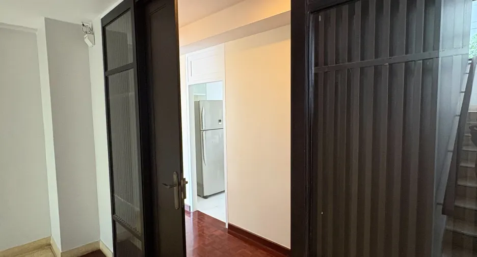 For rent 4 bedrooms apartment in Sathon, Bangkok
