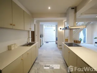 For rent 3 bedrooms townhouse in Huai Khwang, Bangkok