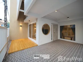 For rent 3 bedrooms townhouse in Huai Khwang, Bangkok