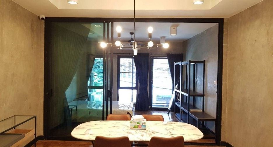 Casa adosada en venta de 2 habitaciones en Din Daeng, Bangkok