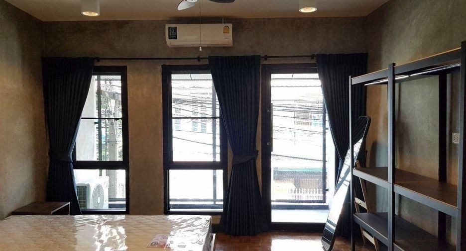 Casa adosada en venta de 2 habitaciones en Din Daeng, Bangkok