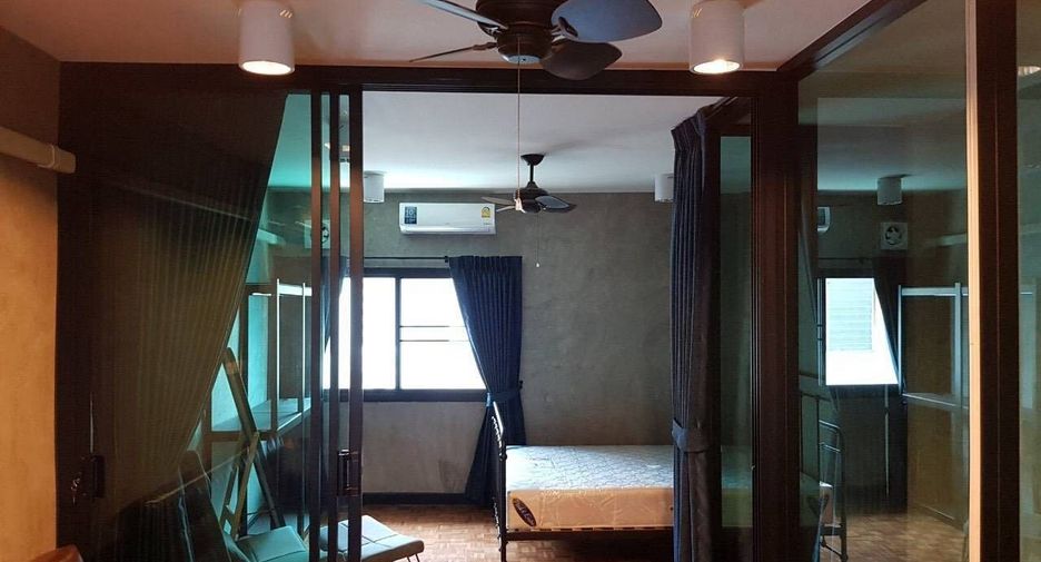 Casa adosada en venta de 2 habitaciones en Din Daeng, Bangkok