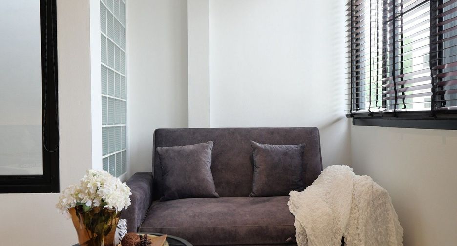 For rent 2 bedrooms townhouse in Watthana, Bangkok