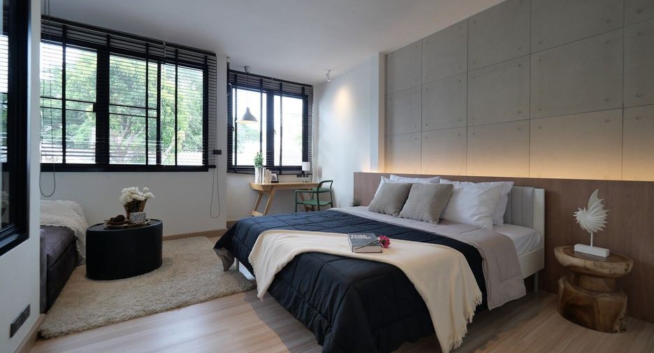 For rent 2 bedrooms townhouse in Watthana, Bangkok