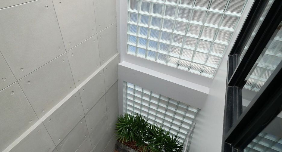 For rent 2 bedrooms townhouse in Watthana, Bangkok