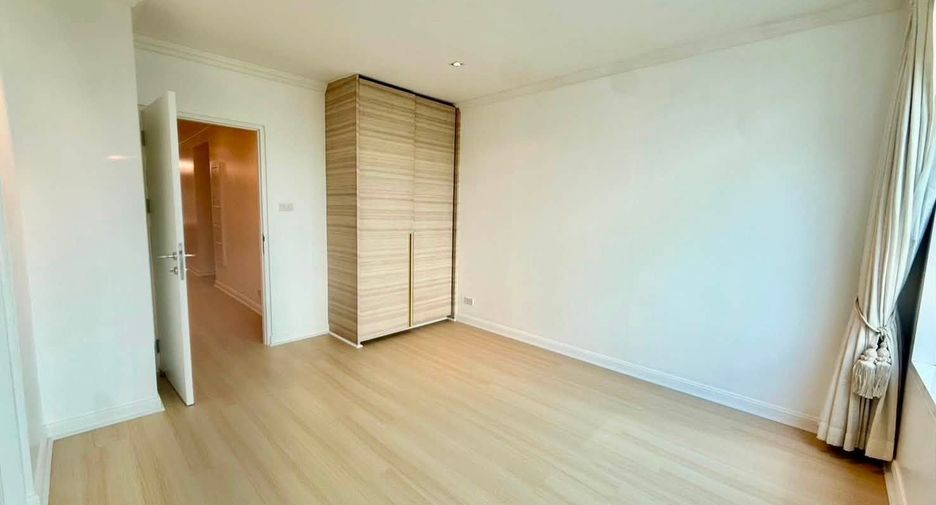 Wohnung zur Miete mit 3 Zimmer in Pathum Wan, Bangkok