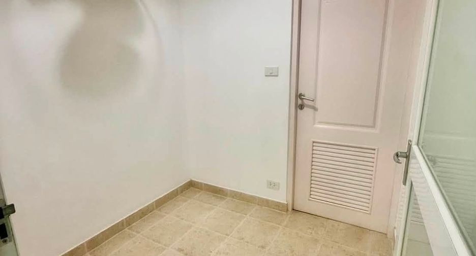 Wohnung zur Miete mit 3 Zimmer in Pathum Wan, Bangkok