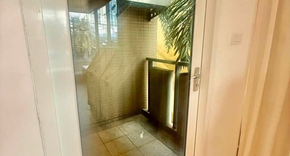 Wohnung zur Miete mit 3 Zimmer in Pathum Wan, Bangkok