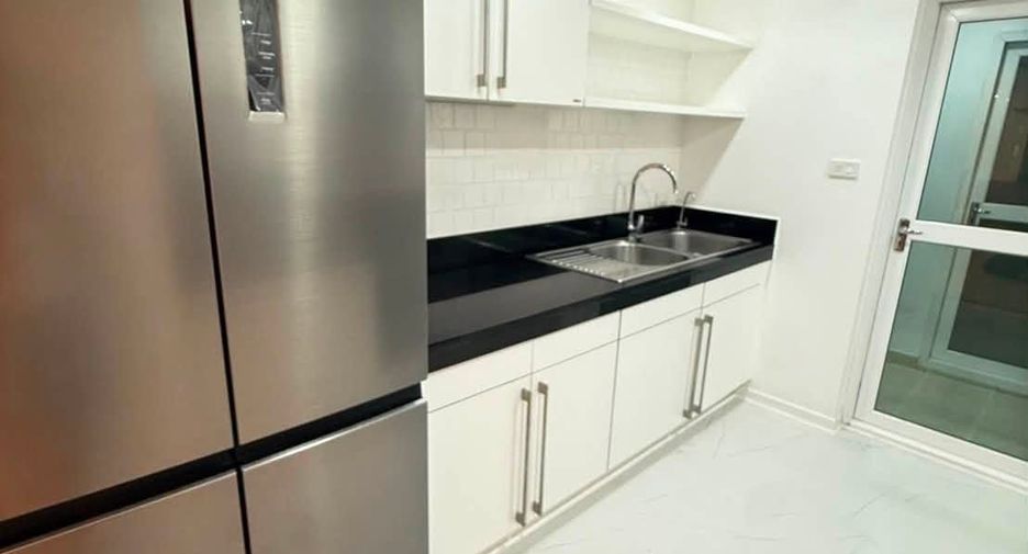 Wohnung zur Miete mit 3 Zimmer in Pathum Wan, Bangkok