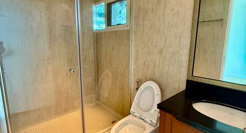 Wohnung zur Miete mit 3 Zimmer in Pathum Wan, Bangkok