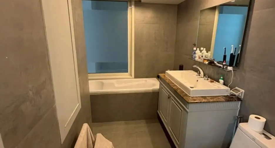 For sale 2 ベッドルーム condo in Pathum Wan, Bangkok