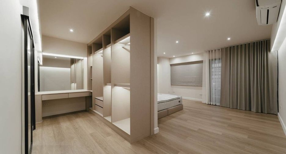 Reihenhaus zur Miete mit 5 Zimmer in Khlong Toei, Bangkok