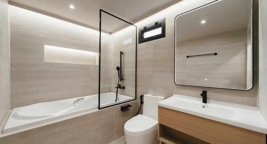 Reihenhaus zur Miete mit 5 Zimmer in Khlong Toei, Bangkok