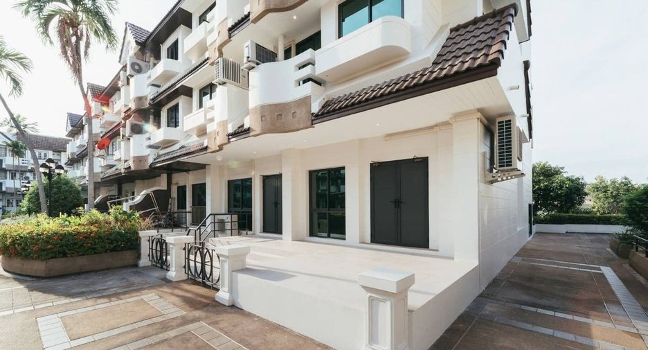 Reihenhaus zur Miete mit 5 Zimmer in Khlong Toei, Bangkok
