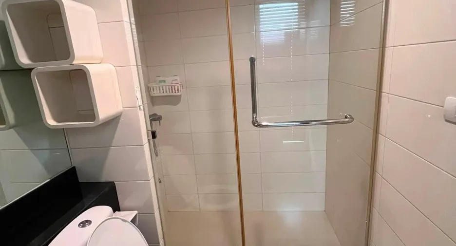 Condo en venta y en alquiler de 2 habitaciones en Watthana, Bangkok