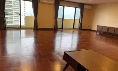 For rent 3 bedrooms condo in Watthana, Bangkok