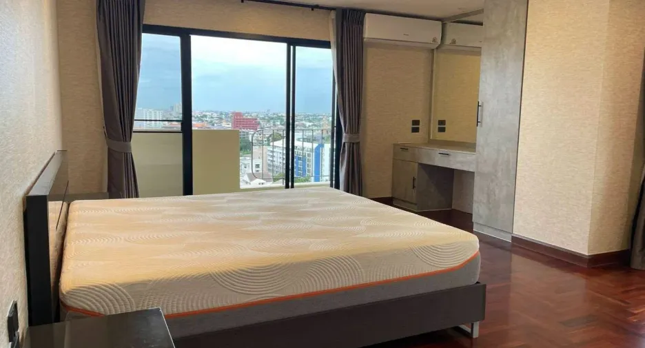 For rent 3 bedrooms condo in Watthana, Bangkok