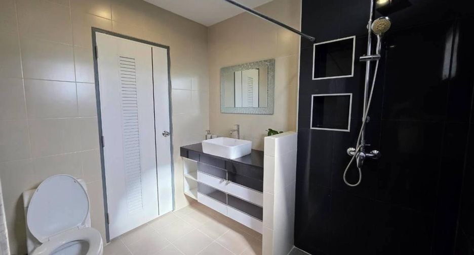 Casa en alquiler de 3 habitaciones en Bang Lamung, Chonburi
