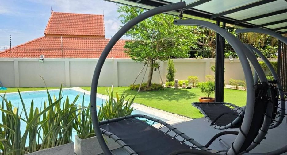 Casa en alquiler de 3 habitaciones en Bang Lamung, Chonburi