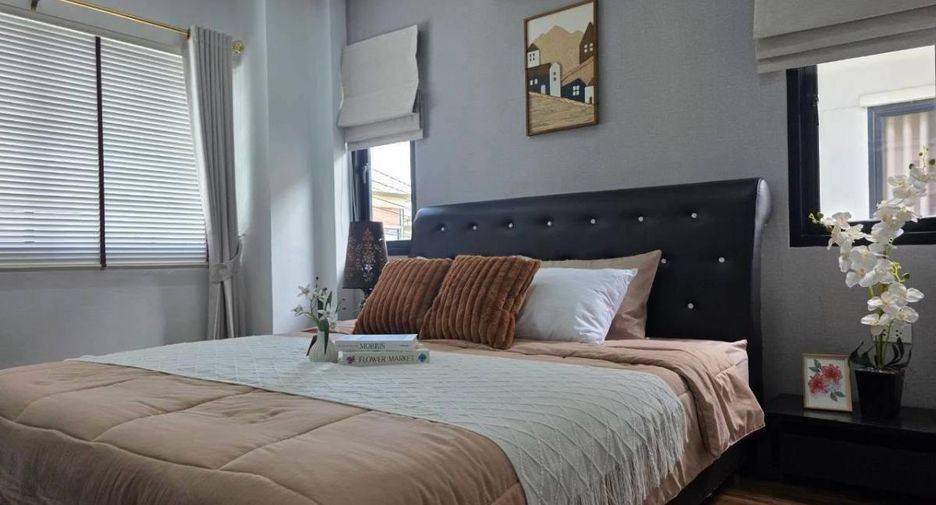 Casa en alquiler de 3 habitaciones en Bang Lamung, Chonburi