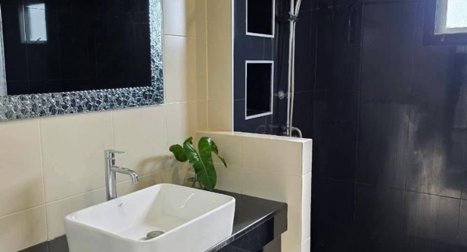 Casa en alquiler de 3 habitaciones en Bang Lamung, Chonburi