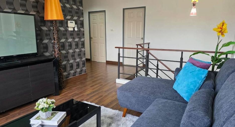 Casa en alquiler de 3 habitaciones en Bang Lamung, Chonburi