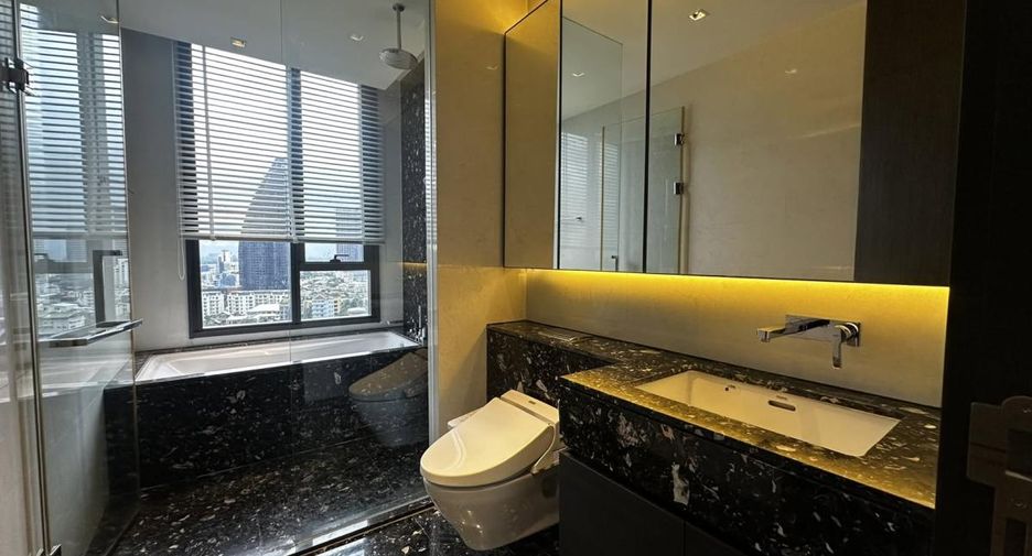For rent 2 bedrooms condo in Khlong Toei, Bangkok